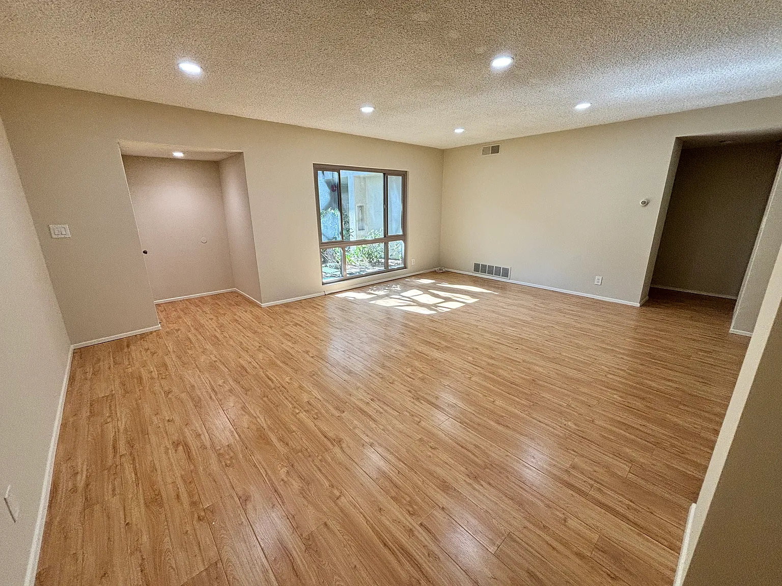 2 bed, 1100 sqft, $3,150 — Photo 4