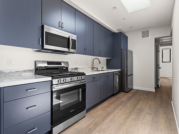 3rd image of 3027 Keats St #303