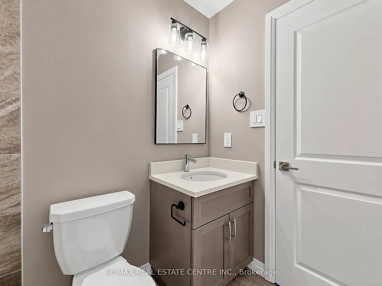 720 Grey St S #55 — Photo 45