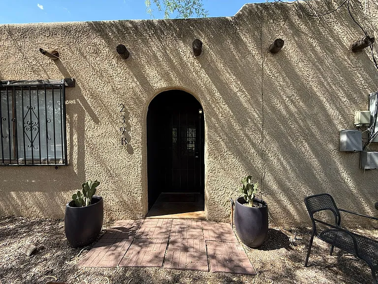 239 N Warren Ave — Photo 7
