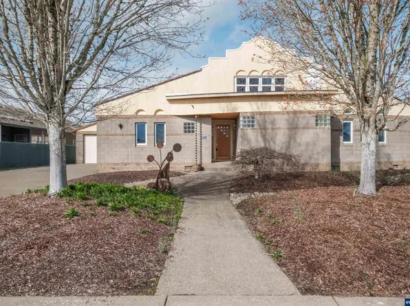 674 Stearman St, Independence, OR 97351