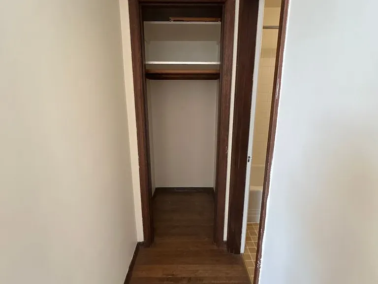 Montlake Apartments — Photo 9