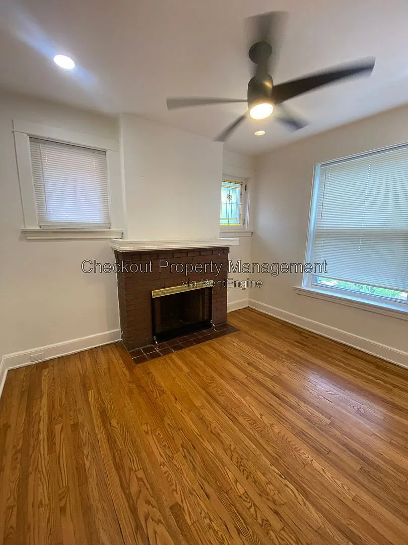 2 bed, 1.0 bath, 900 sqft, $995 — Photo 3