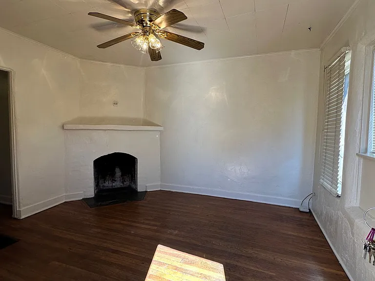 135 141 Yale 2135 #2139 — Photo 1