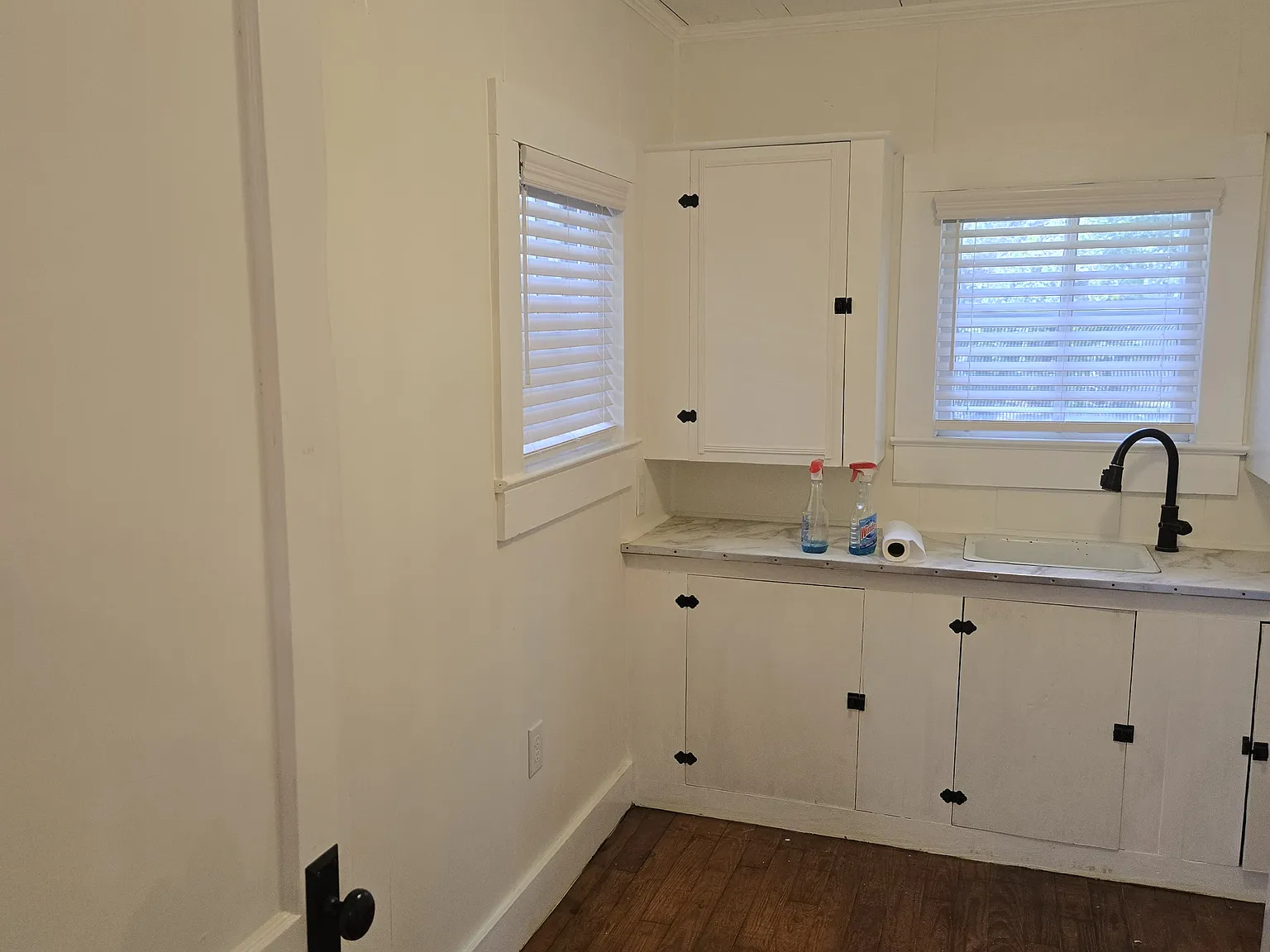 2 bed, 1000 sqft, $1,300 — Photo 3