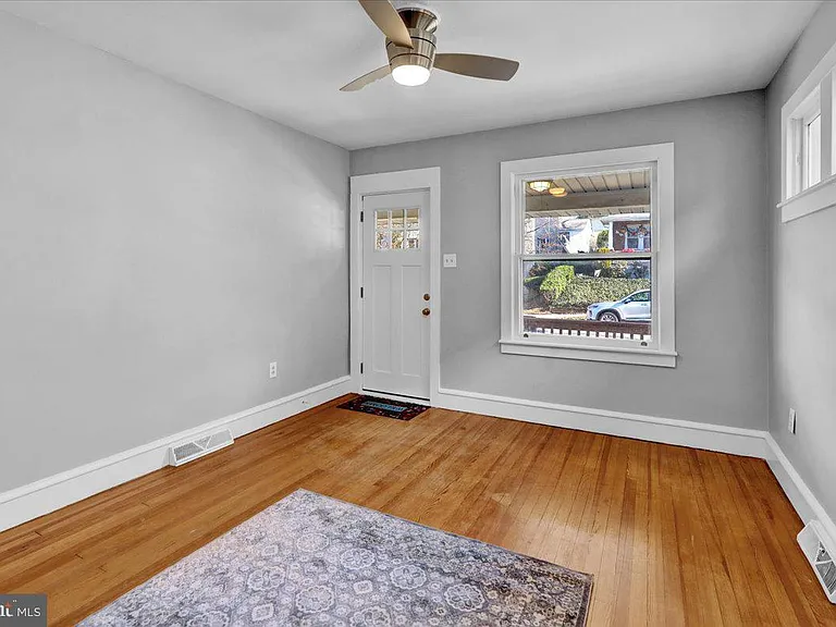 516 S 5th St — Photo 9