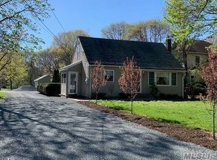 426 Meadow Rd, Kings Park, NY 11754