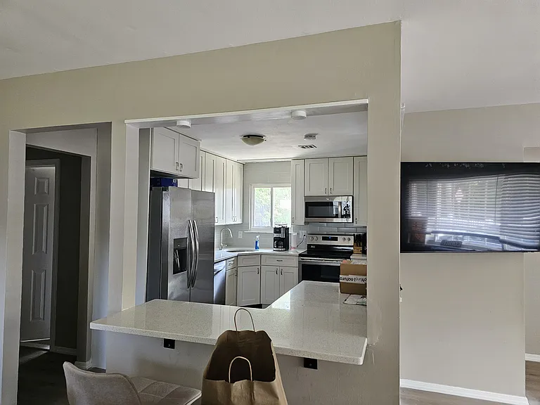 602 College Rd — Photo 2