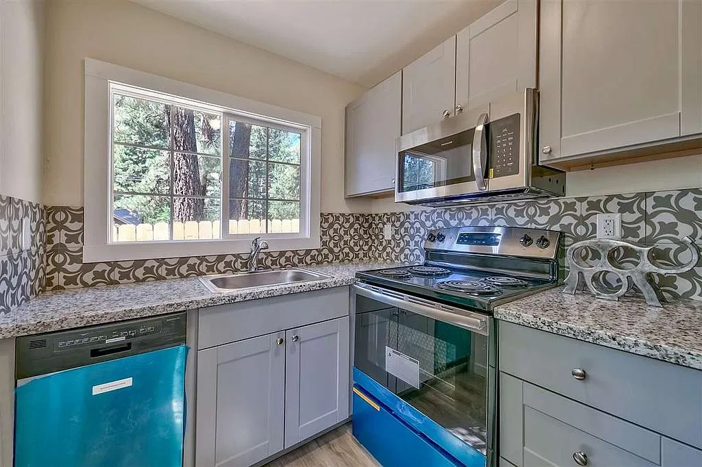 Building Photo - 8630 Rainbow Ave #2
