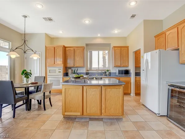 2480 Rye Beach Ln, Henderson, NV 89052
