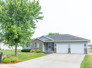 1604 Richland Ave SW, Willmar, MN 56201
