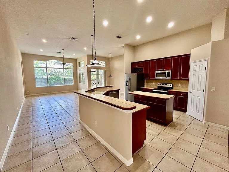 10463 Stone Glen Dr — Photo 3