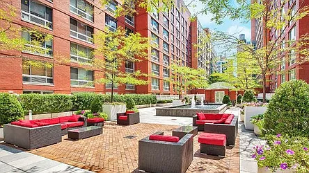 Rented by R New York