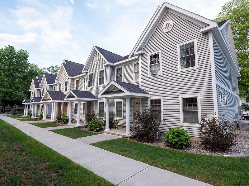 2nd image of 316A BALLSTON Avenue