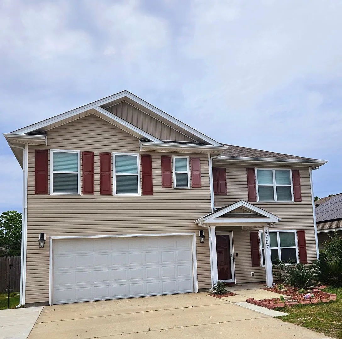 Spacious 5Bed/3Ba Home w/Private Pool! — Photo 1