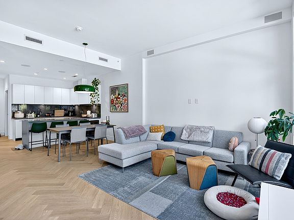 5th image of 518 W 30th Ave