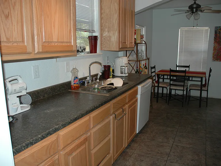 1614 Bolivar St — Photo 11