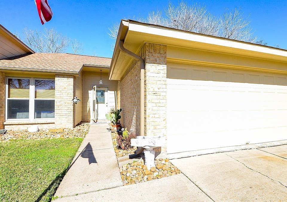 1st image of 2411 Woodwind Dr