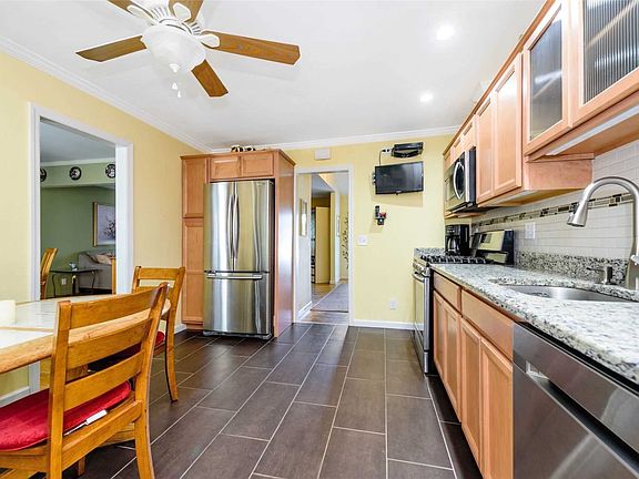 5th image of 2156 Kenwood Pl