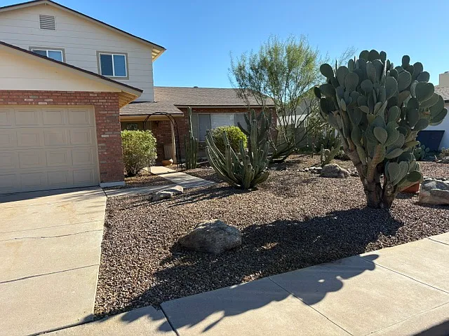 2715 S Cottonwood — Photo 2