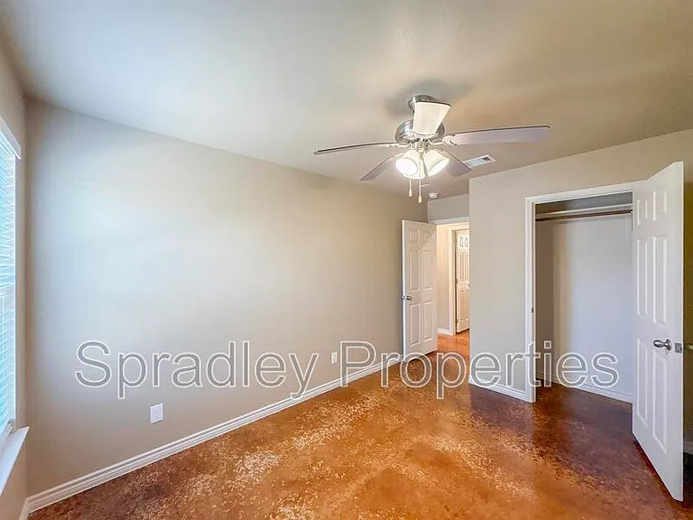 1004B Kerr Ct — Photo 8