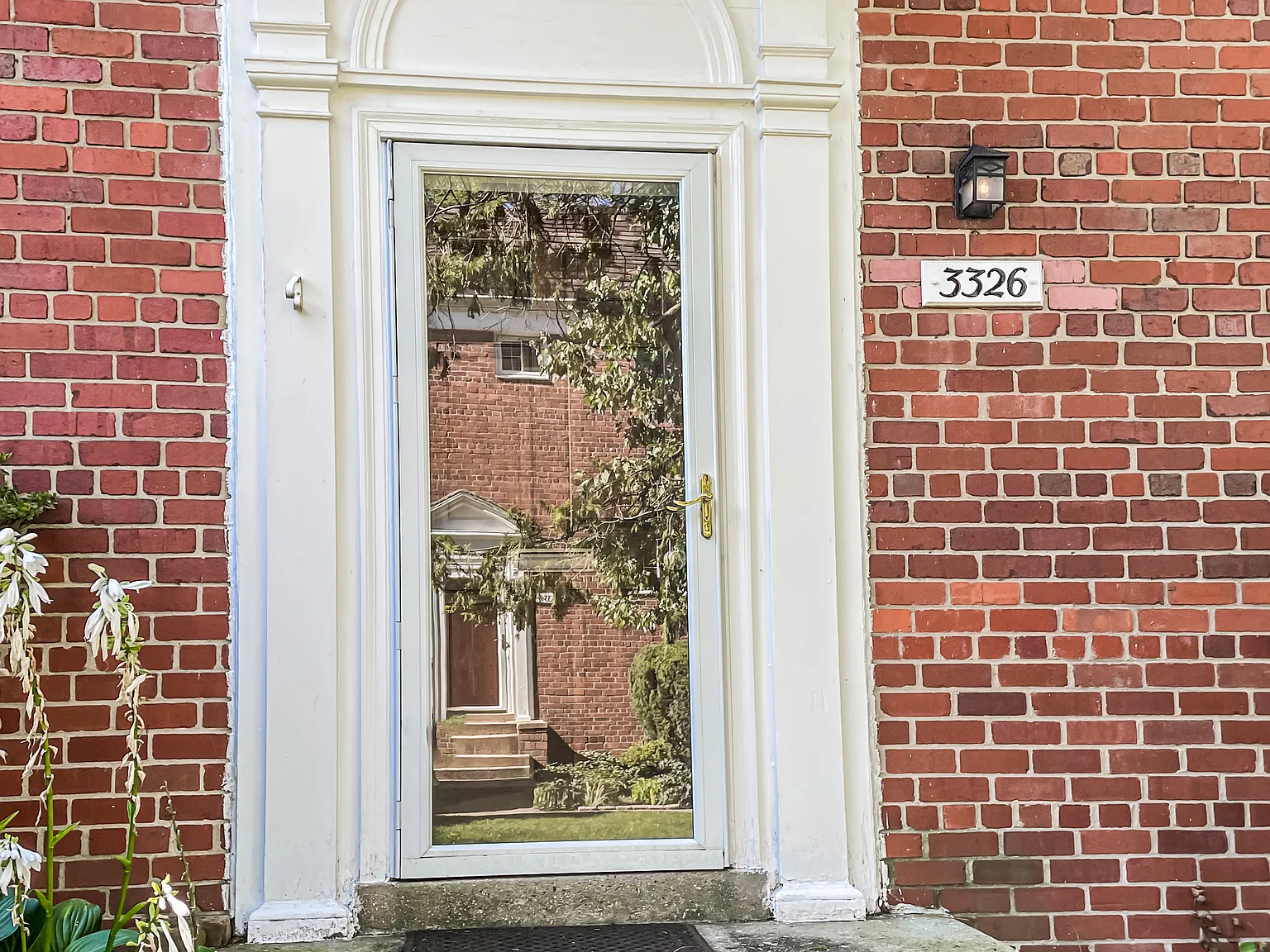 2 bed, 930 sqft, $2,590 — Photo 1