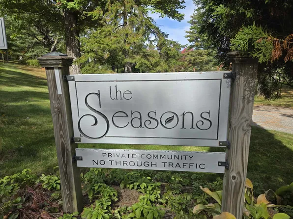 16 Seasons Road, New London, NH 03257