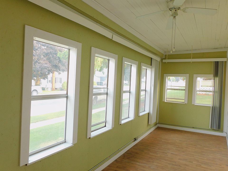 128 Main St, Colesburg, IA 52035 Zillow