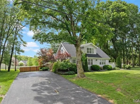 327 Glen Carbon Rd, Glen Carbon, IL 62034