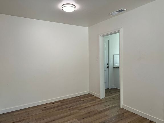 5th image of 1048 Warner St