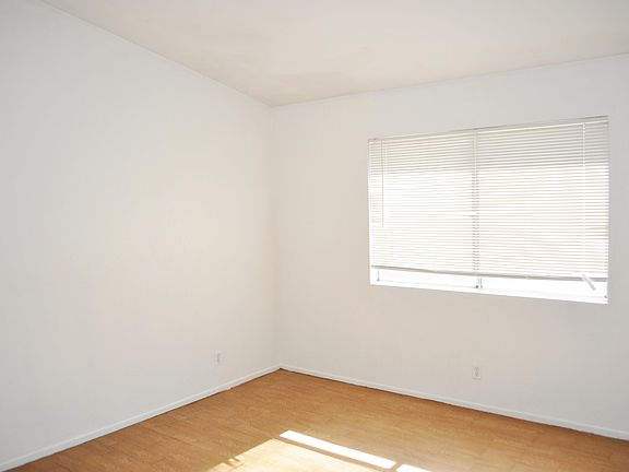 5th image of 4716 Katrina Pl