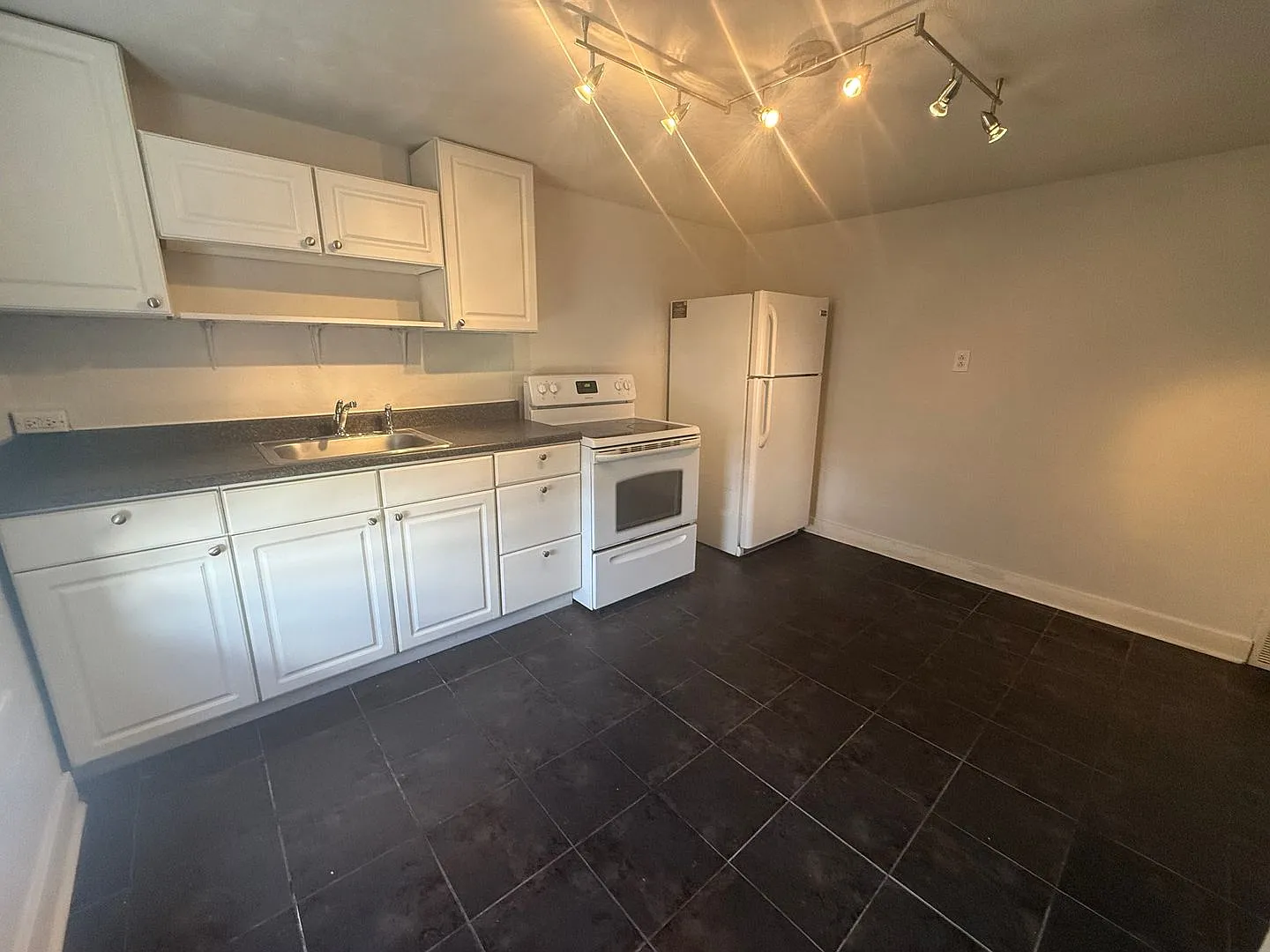 529 Walnut Street — Photo 2