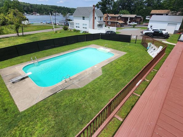 2247 Lakeside Dr