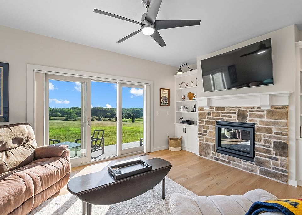 1st image of 4458 Fairway Ln #30