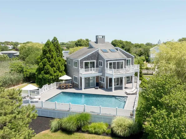 21 Stillwaters Lane, Westhampton Beach, NY 11978