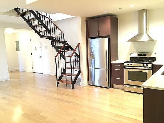 5th image of 31-01 Vernon Blvd Penthouse 8