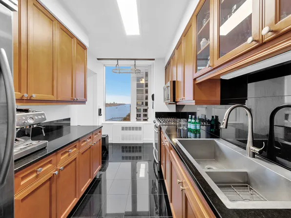 220 Riverside Boulevard image 3 of 14