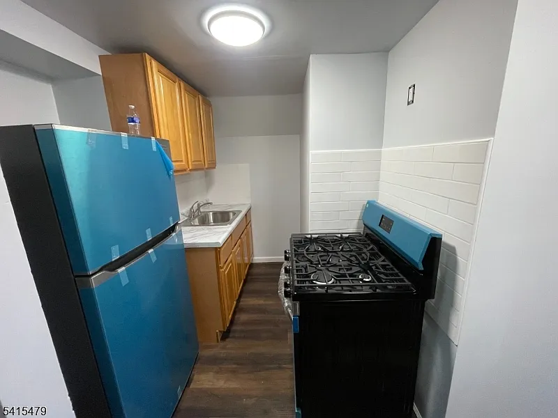 2 bed, 1.0 bath, $1,650 — Photo 2