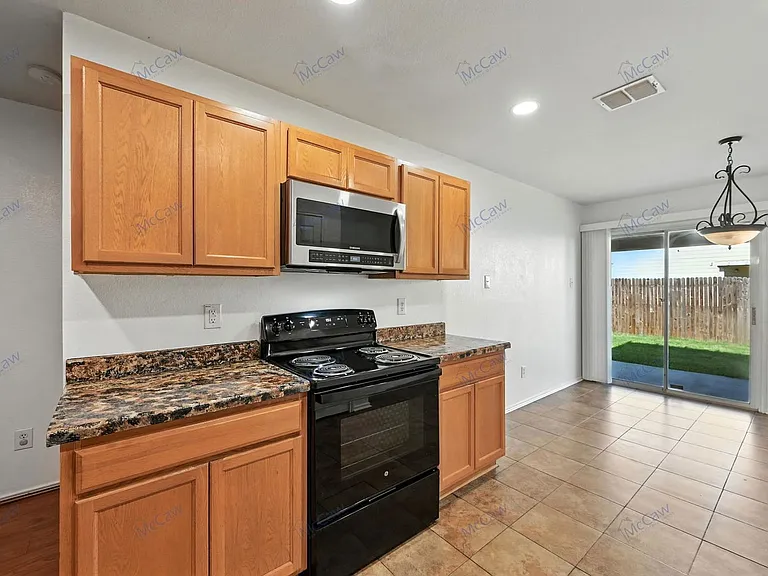 10512 Flagstaff Run — Photo 8