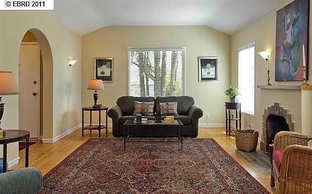 1237 Rose St — Photo 3