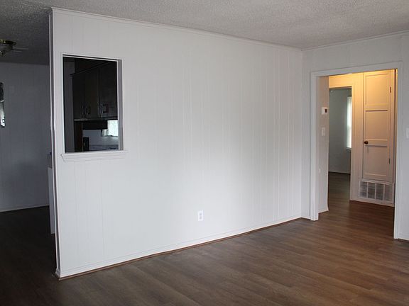 2nd image of 4525 SE 25th St