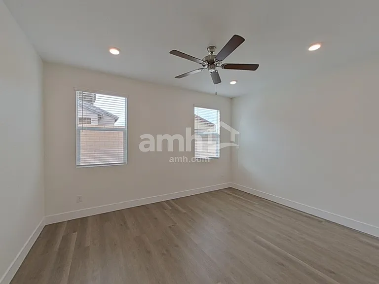 889 English Primrose St — Photo 4
