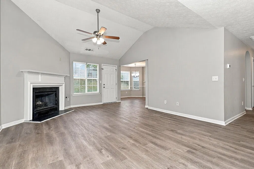 3 bed, 2.0 bath, 1476 sqft, $1,985 — Photo 3