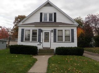 1818 12th St, Peru, IL 61354