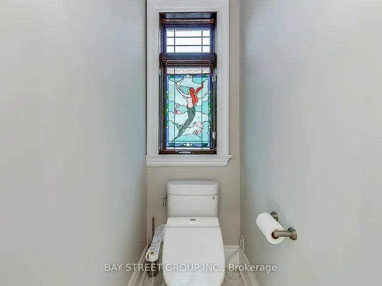 452 Avon Cres — Photo 34