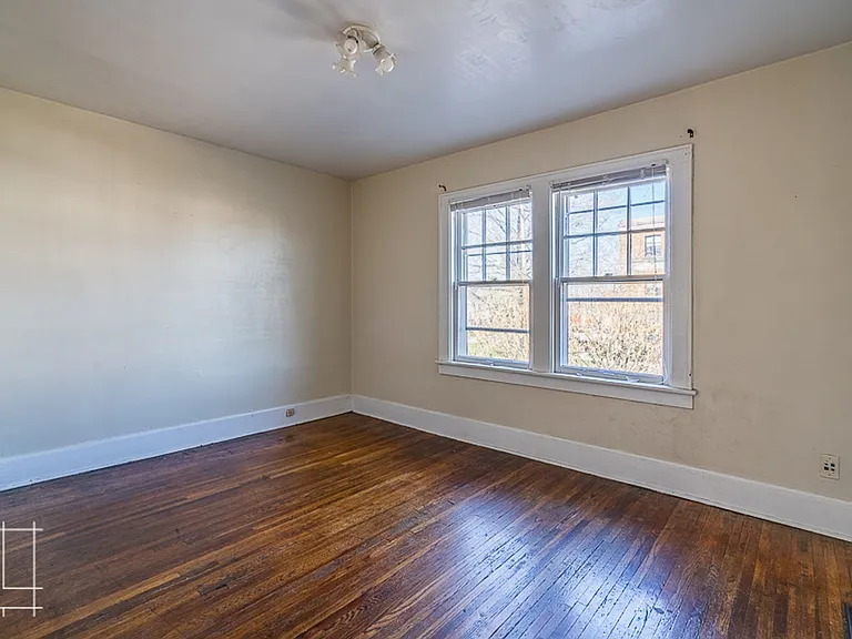 1448 Summit St — Photo 31