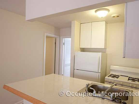 5th image of 1922 W Pratt Blvd APT B7