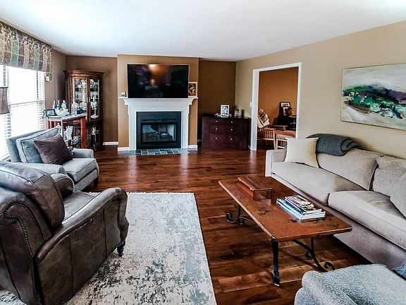 4th image of 170 Commons Ct #21