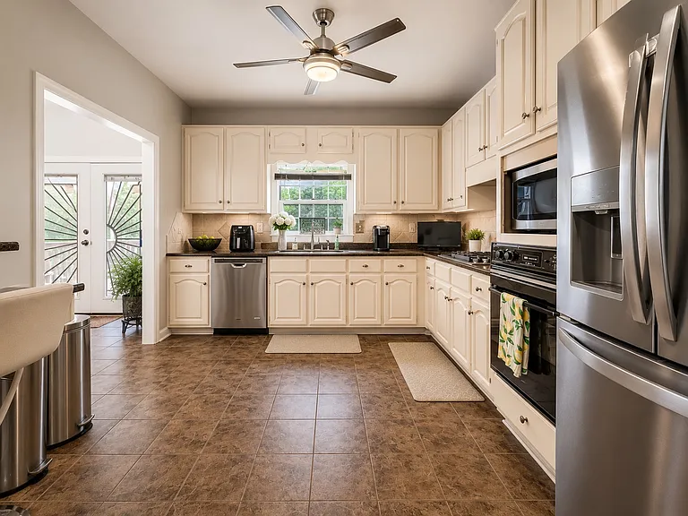 Honeybee Creek Dr — Photo 6