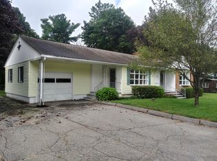 542 Riverside Dr, North Grosvenordale, CT 06255